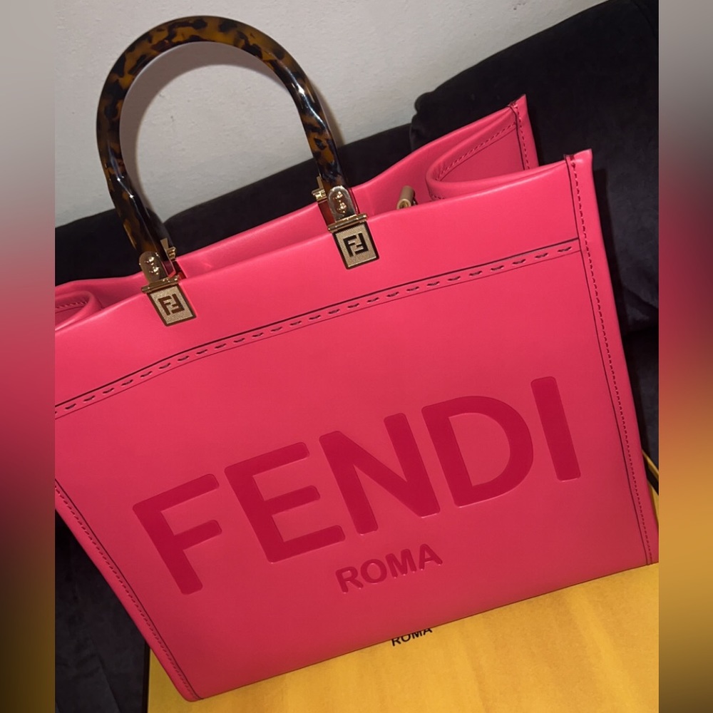 Fendi Medium Bag SOLD OUT Fuchsia color